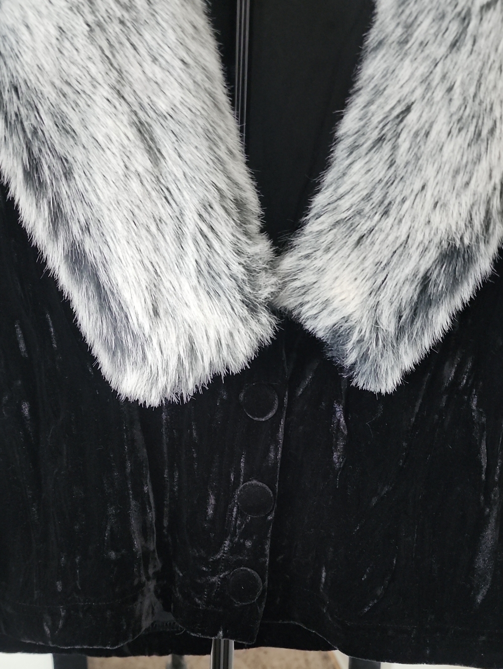 Vintage Black Velvet Women's Jacket with Faux Fur Collar - Picture 4 of 11